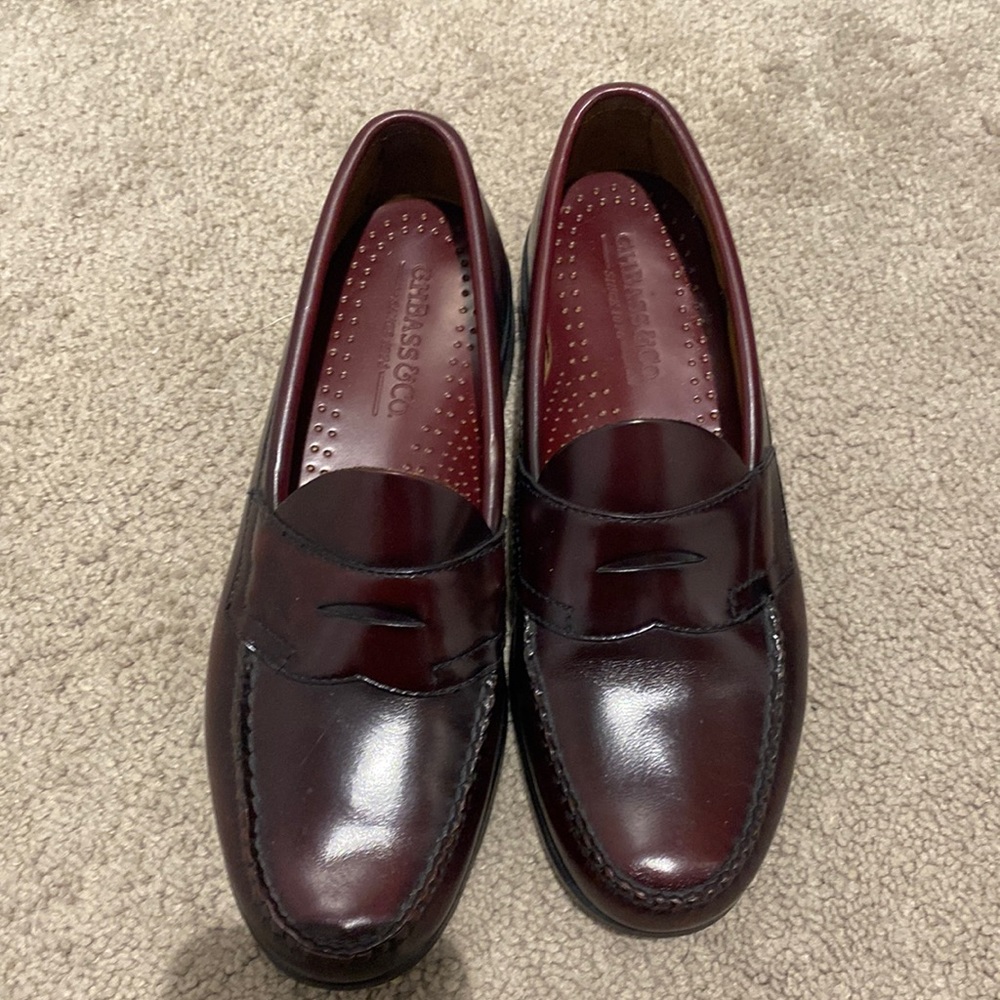 Size 7.5 mens Bass Weejuns